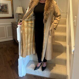Stunning Henri Bendel New York, Tan Fabric Trenchcoat with Plucked Mink Lining